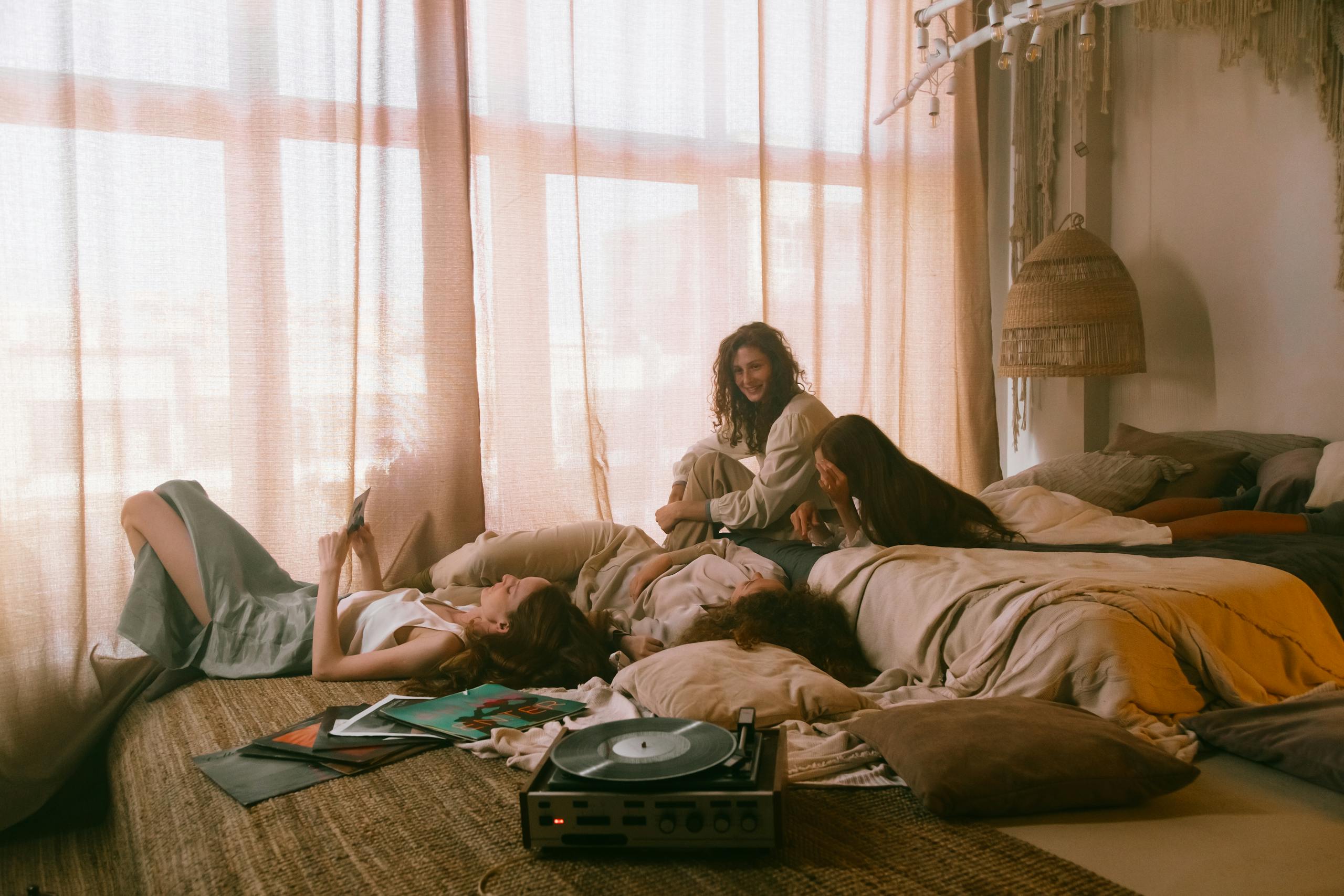 The Hidden Psychology of Sharing: What Happens in the 3 Seconds Before a Referral 7 The Hidden Psychology of Sharing: What Happens in the 3 Seconds Before a Referral